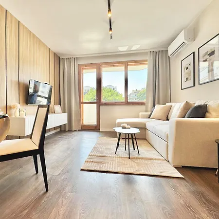 아파트 Central Comfort Stay & Free Parking