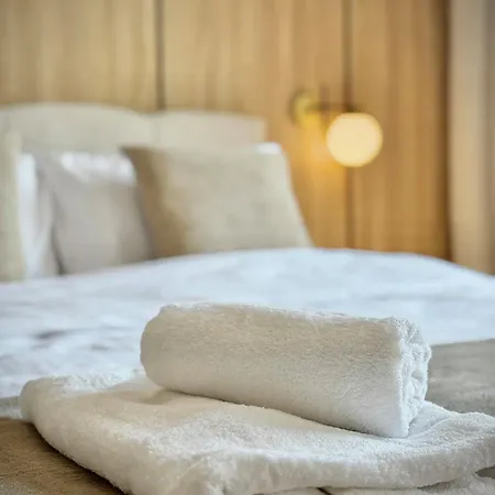 Central Comfort Stay & Free Parking 아파트 *