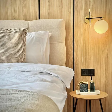 Central Comfort Stay & Free Parking 아파트