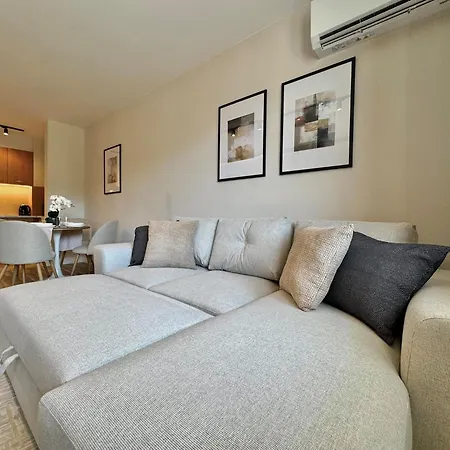 Central Comfort Stay & Free Parking 아파트 *