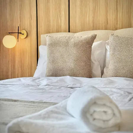 Central Comfort Stay & Free Parking *