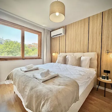 Central Comfort Stay & Free Parking *